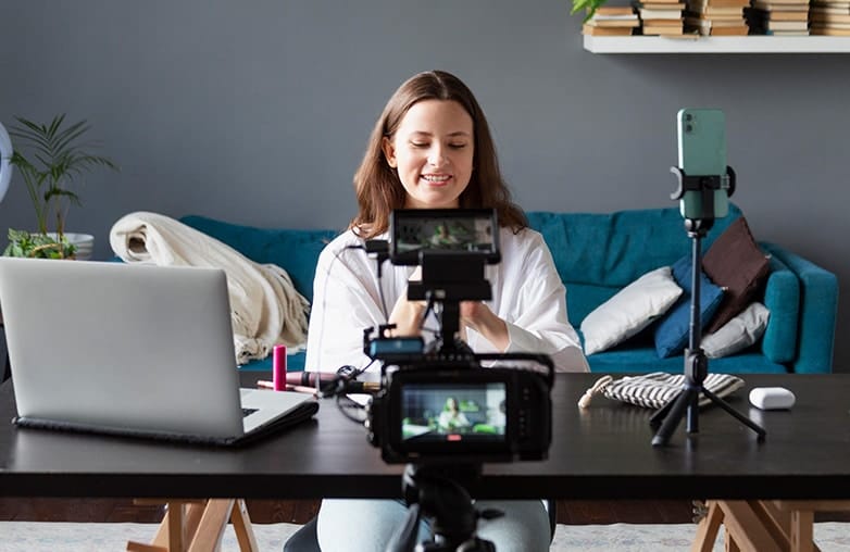 Reaction video recording using webcam overlay